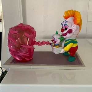 Killer klowns from outter space